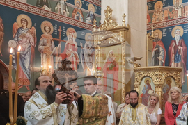 Патриарх Даниил - храм "Въздвижение на светия кръст Господен" - света литургия