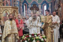 Патриарх Даниил - храм "Въздвижение на светия кръст Господен" - света литургия