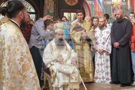 Патриарх Даниил - храм "Въздвижение на светия кръст Господен" - света литургия