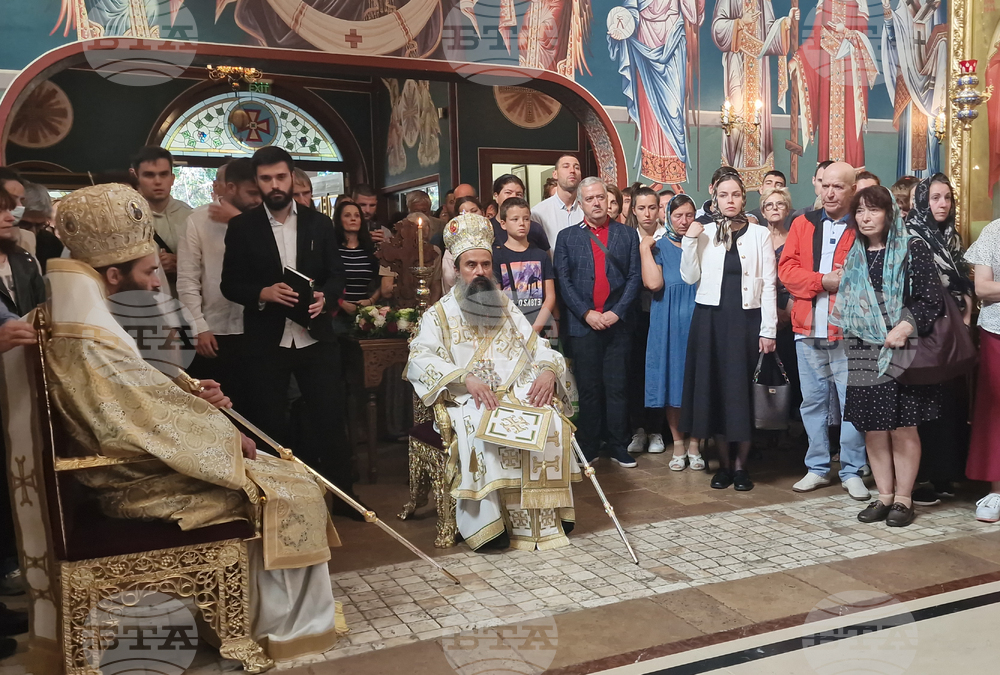 Патриарх Даниил - храм "Въздвижение на светия кръст Господен" - света литургия