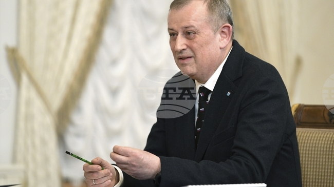 Двама души са убити при взрив във военен обект в руската Ленинградска област, съобщиха местните власти