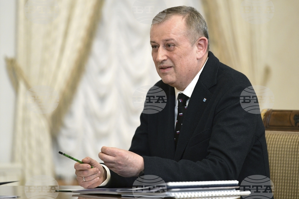 Най-малко трима души са убити, а други са ранени при взрив в сграда на военната полиция в руската Ленинградска област, съобщиха местните власти