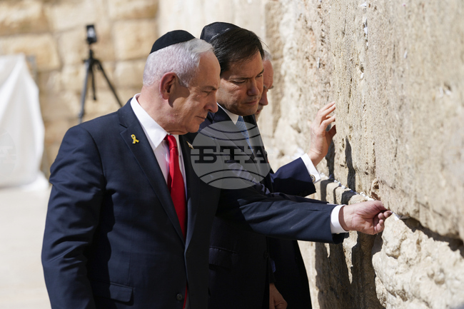 Рубио посети Стената на плача в Йерусалим заедно с Нетаняху 