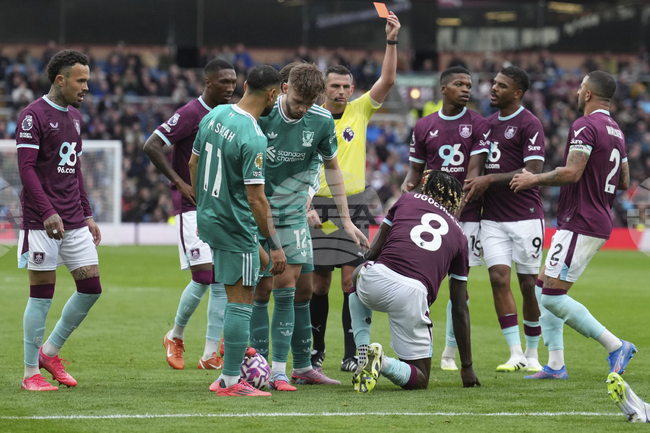 Късна дузпа на Мохамед Салах спаси Ливърпул срещу новака Бърнли