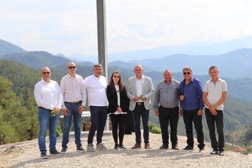 Община Банско: Осветен бе новият кръст над село Гостун – символ на вярата и единението