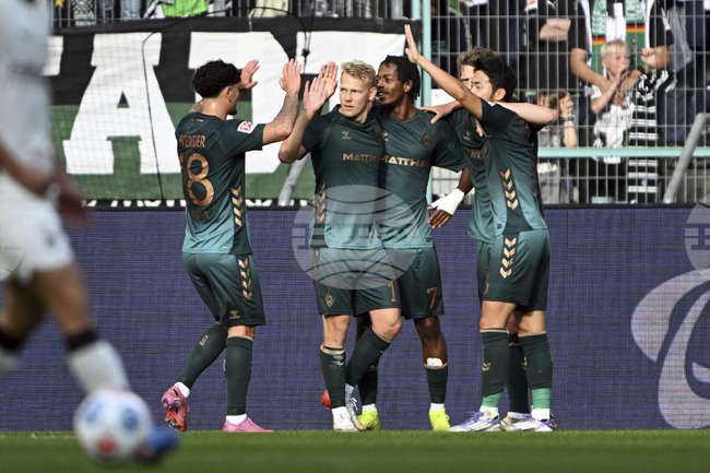 Бившият треньор на Вердер Бремен Томас Шааф може да се завърне към работа във футбола