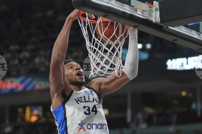 Баскетболната суперзвезда Янис Адетокунбо не крие, че би играл в Европа в точния момент