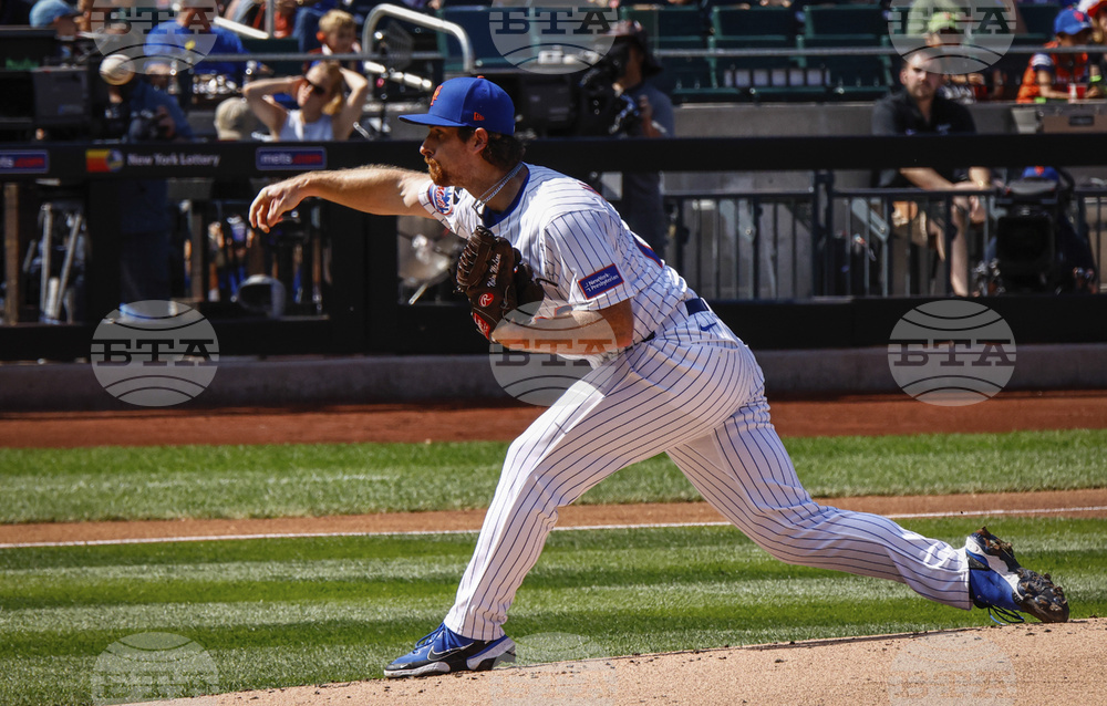 CORRECTION Rangers Mets Baseball