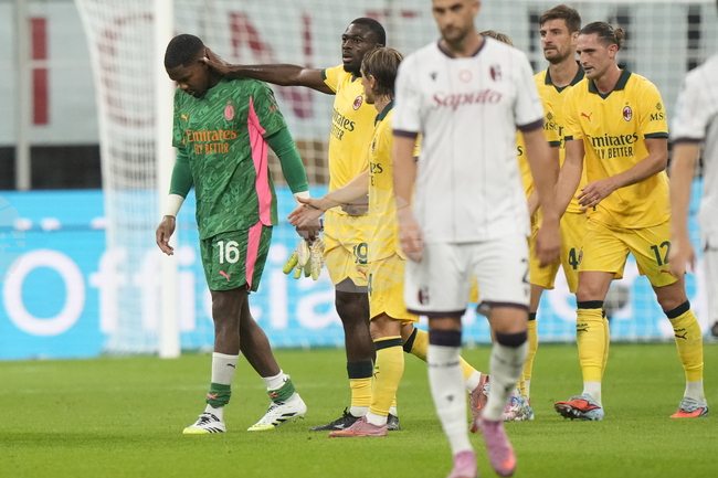 Вратарят на Милан Майк Менян ще пропусне мача срещу Удинезе в Серия А