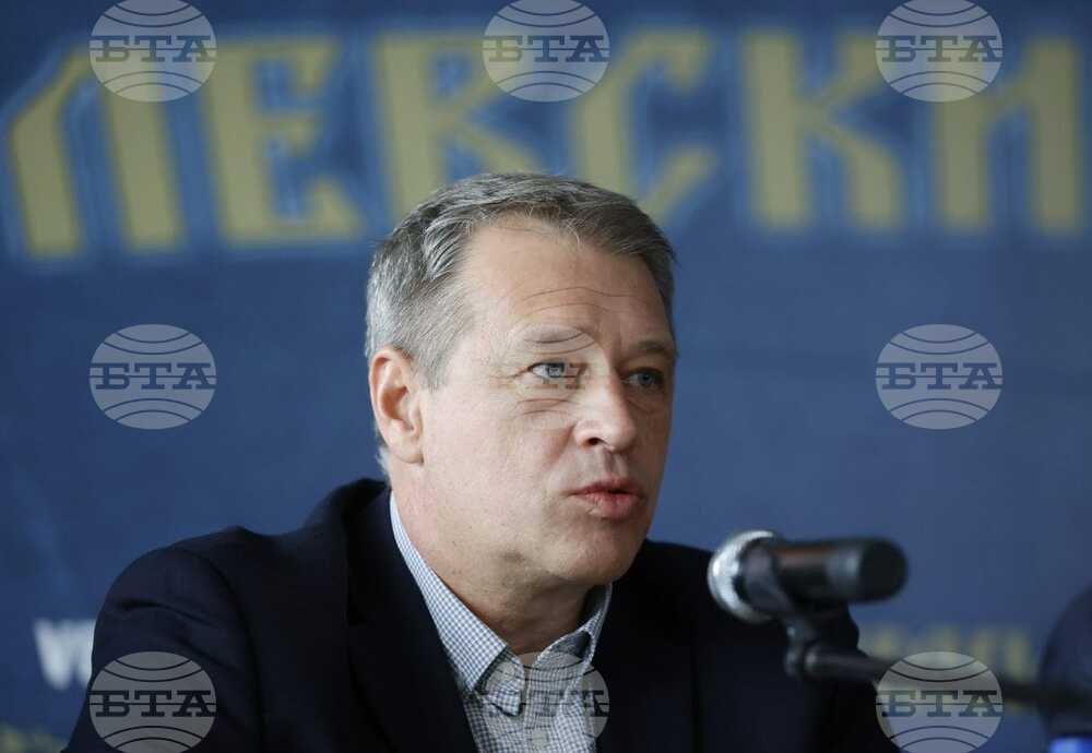 Изпълнителният директор на Левски Иво Ивков и старши треньорът Станимир Стоилов ще се срещнат с фенове на "сините" в Петрич в неделя