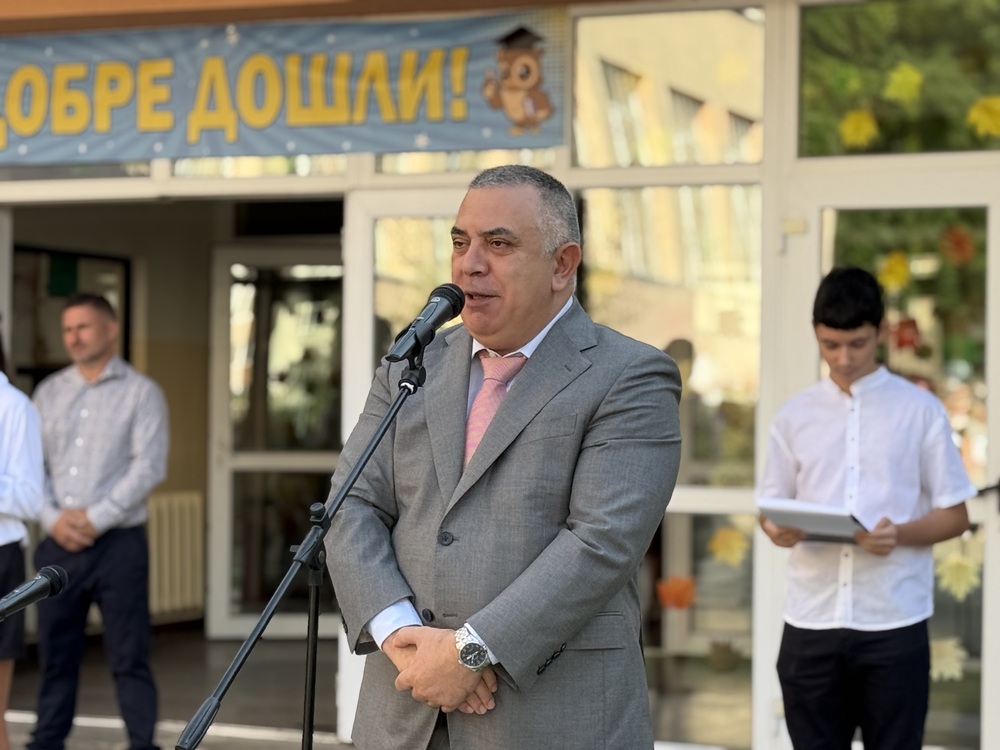 Кметът Стефан Радев откри новата учебна година в училище „Елисавета Багряна“ – Сливен