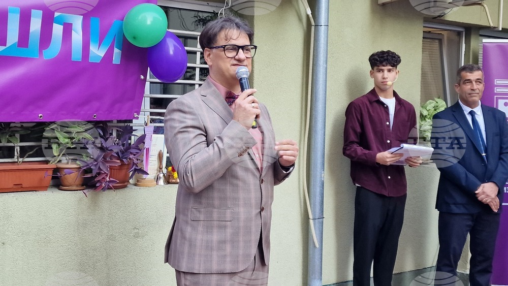 Culture Minister Tells School Students Artificial Intelligence Provides Opportunities but Not Inspiration