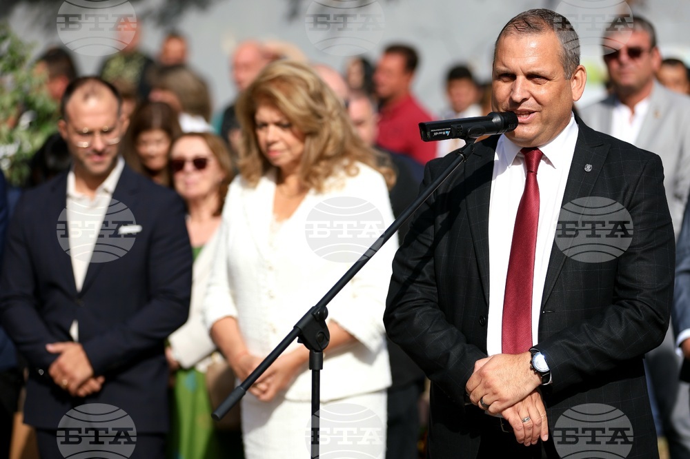 Костинброд - Средно училище „Д-р Петър Берон“ - Илияна Йотова - откриване на учебната година