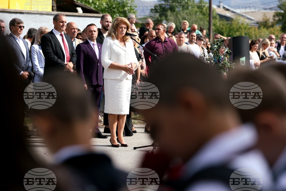 Костинброд - Средно училище „Д-р Петър Берон“ - Илияна Йотова - откриване на учебната година