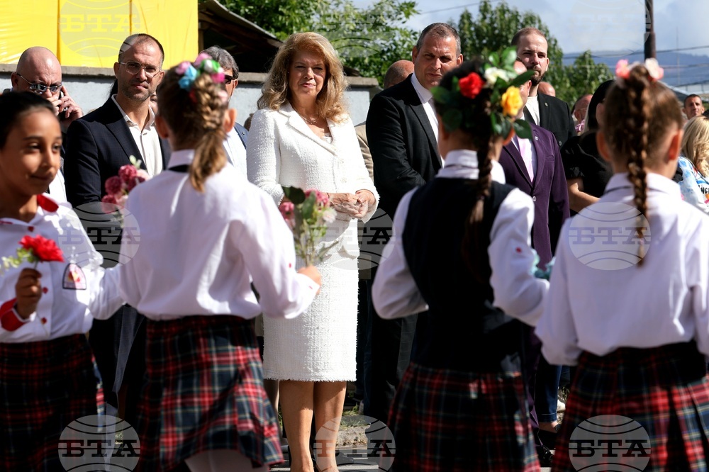 Костинброд - Средно училище „Д-р Петър Берон“ - Илияна Йотова - откриване на учебната година