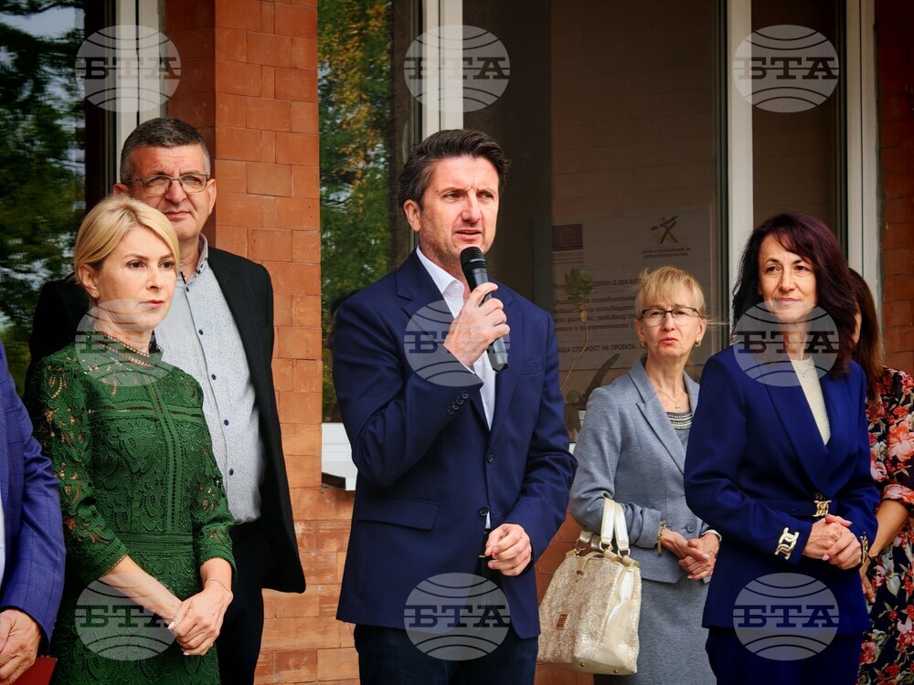 Благодарение на изключителната работа на кмета на Габрово, градът стои изключително силно на туристическата карта на България, каза министър Боршош