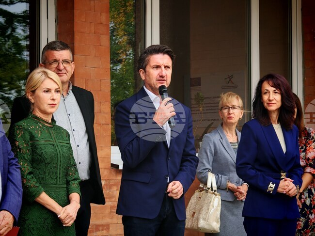 Благодарение на изключителната работа на кмета на Габрово, градът стои изключително силно на туристическата карта на България, каза министър Боршош