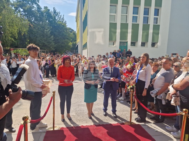 Търговище - Първо Средно училище „Свети Седмочисленици“ - нова учебна година - откриване