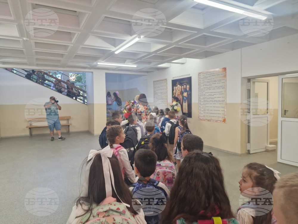 Търговище - Първо Средно училище „Свети Седмочисленици“ - нова учебна година - откриване