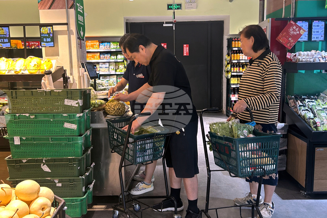 Промишленото производство и продажбите на дребно в Китай с по-слаб ръст