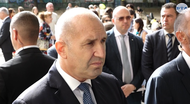 Президентството е единствената държавна институция, която няма служебни автомобили, каза Румен Радев