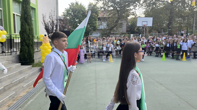 Трето основно училище "Гоце Делчев" в Петрич започва всяка нова седмица с химна на Република България