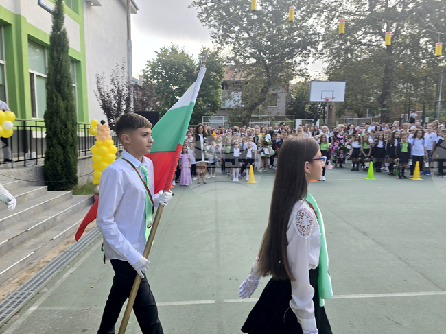 Трето основно училище "Гоце Делчев" в Петрич започва всяка нова седмица с химна на Република България