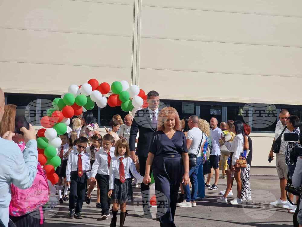 Първият учебен ден е светъл и изпълнен с много надежди празник, каза директорът на ОУ "Проф. Иван Батаклиев" в Пазарджик
