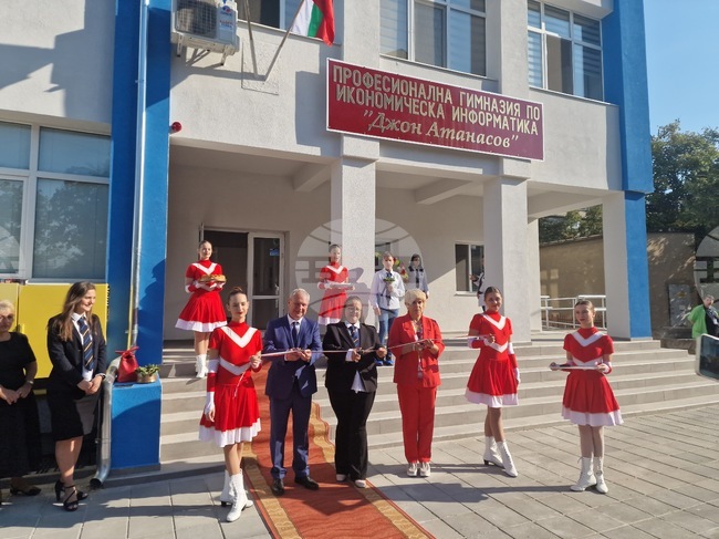 С обновена сграда започна новата учебна година в ПГИИ „Джон Атанасов“ в Търговище