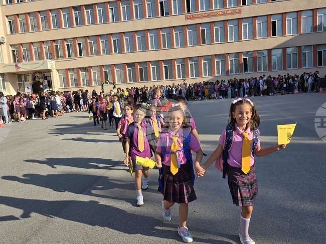 Най-ценният урок, който учениците трябва да научат, е да бъдат добри, каза директорът на СУ "Константин Константинов" в Сливен