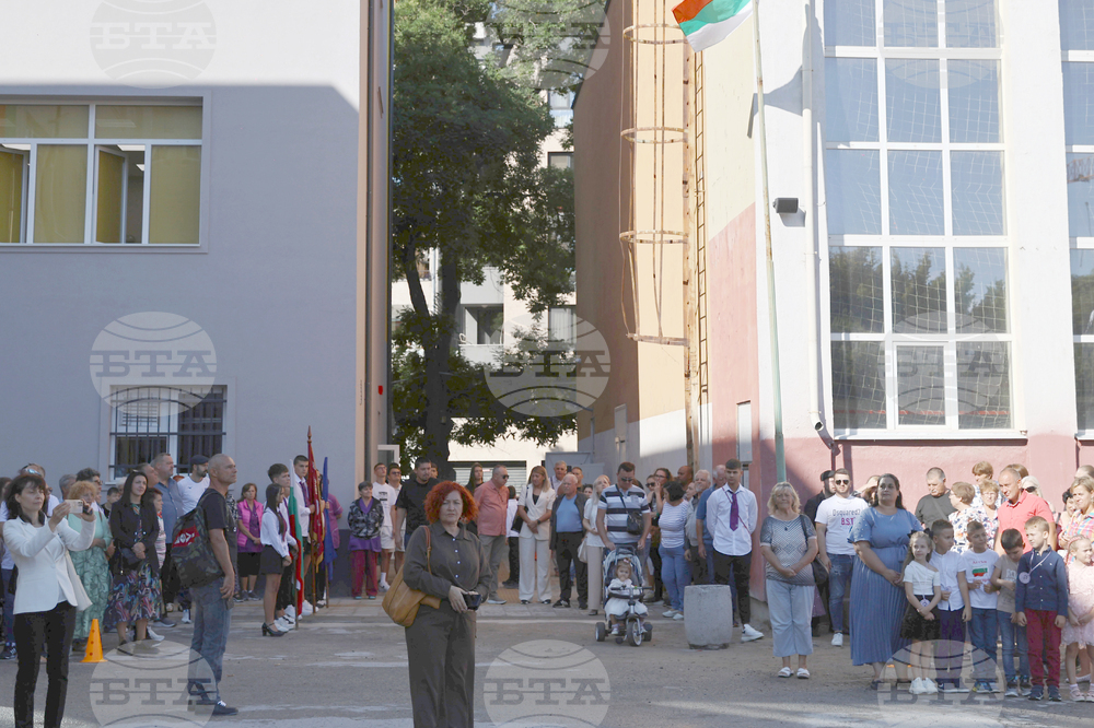 Пловдив - първи учебен ден в Средно училище „Пейо К. Яворов“ - откриване