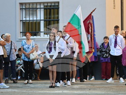 Пловдив - първи учебен ден в Средно училище „Пейо К. Яворов“ - откриване