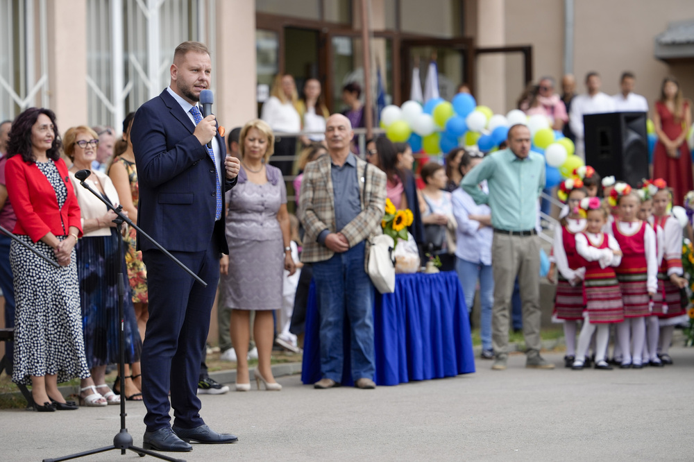 Зам.-министър Петър Младенов: Образованието е най-сигурната инвестиция в бъдещето на всяко дете