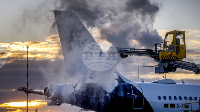 Летището в Брюксел предвижда утре закъснения на полетите заради очакван снеговалеж