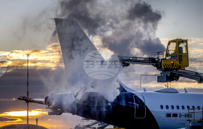 Летището в Брюксел предвижда утре закъснения на полетите заради очакван снеговалеж