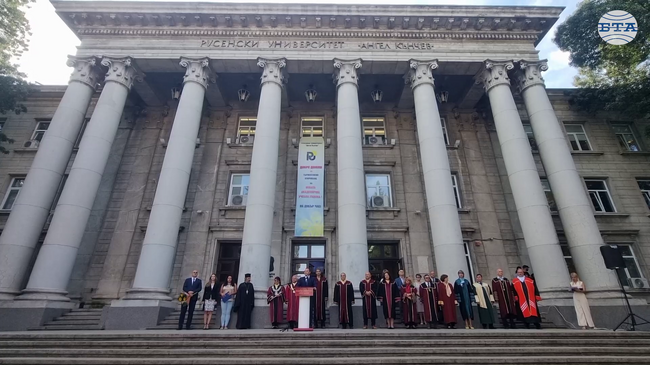 Около 1600 първокурсници прекрачиха прага на Русенския университет