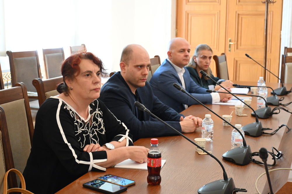 АОБР и „Да, България“ обсъдиха предизвикателствата пред публичните финанси