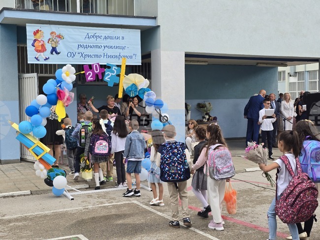 Училищата в Ловешка област посрещнаха 12 483 ученици