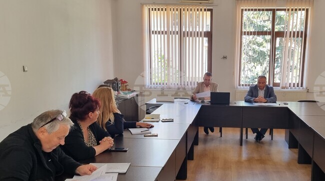 Бизнесът в Чепеларе обсъди с експерти от КЗП и НАП въвеждането на еврото