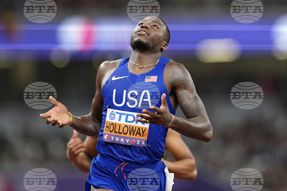 Защитаващият титлата си на 110 метра с препятствия Грант Холоуей не успя да достигне до финала в дисциплината на Световното първенство