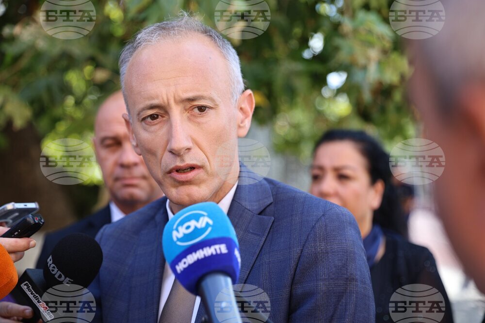 Основната причина за отпадането на деца от образователната система е неговоренето на български език, каза в Пловдив министър Красимир Вълчев