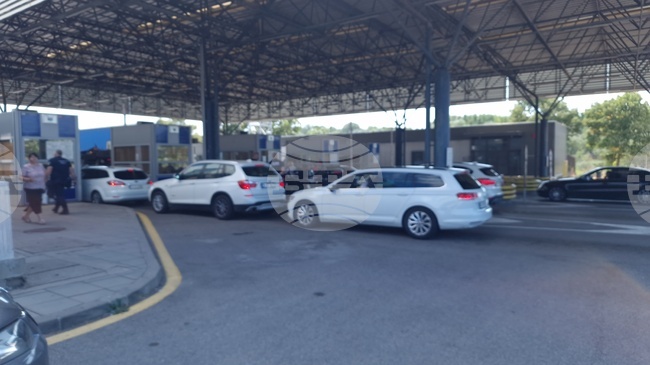 Движението е интензивно за товарни автомобили на ГКПП "Капитан Андреево" и "Лесово"