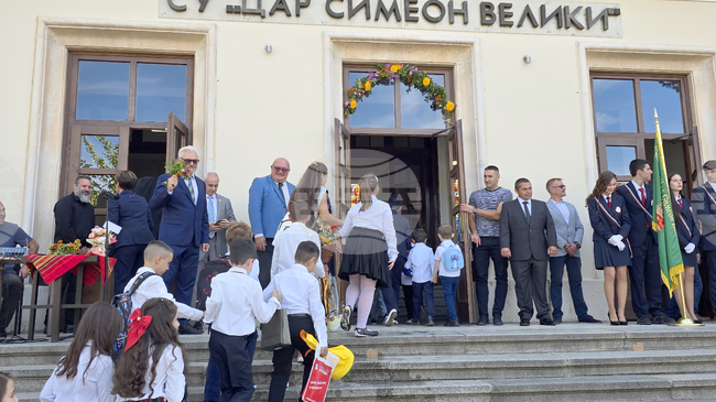 Следващата седмица ще бъде съобщено кой ще е първият ден от новата учебна година – 14 или 15 септември