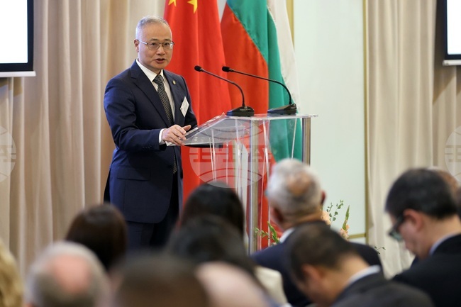 Шенген и еврозоната могат да превърнат България в мост за китайския бизнес към европейския пазар, каза Фан Дункуей, член на УС и главен секретар на Китайската търговска палата в ЕС