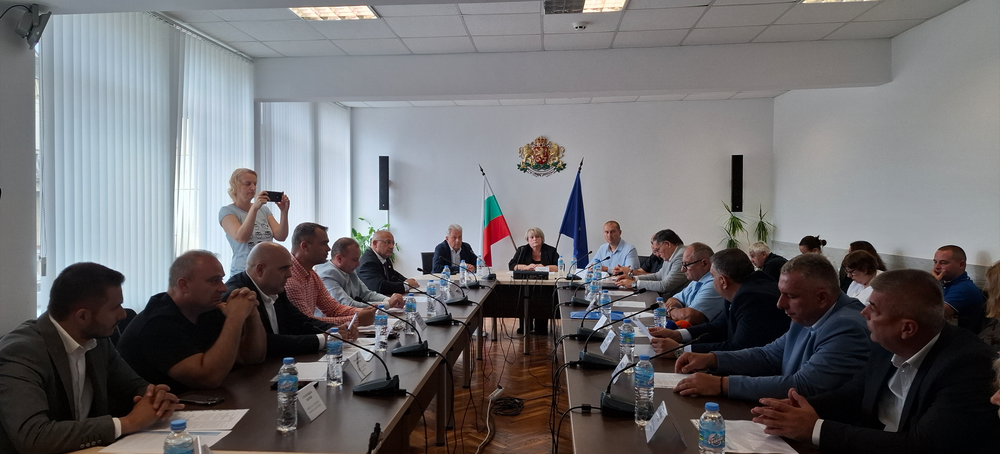Областният управител Катя Иванова проведе работна среща по проблемите на водоснабдяването в област Шумен 