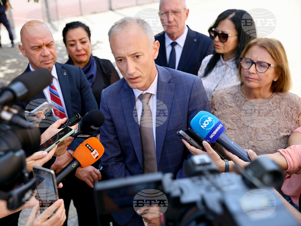 Основната причина за отпадането на деца от образователната система е неговоренето на български език, каза в Пловдив министър Красимир Вълчев