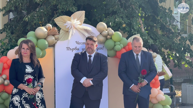 Вицепремиерът Атанас Зафиров откри новата учебна година в ОУ „Св. св. Кирил и Методий“ в Ихтиман