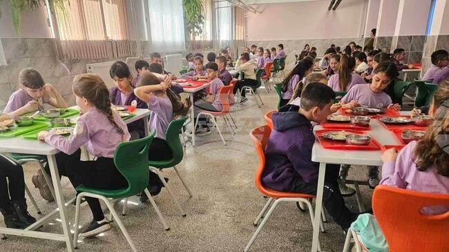 Столична община и Комисията за защита на потребителите проверяват сигнали за неправомерно повишение на цените в ученическите столове