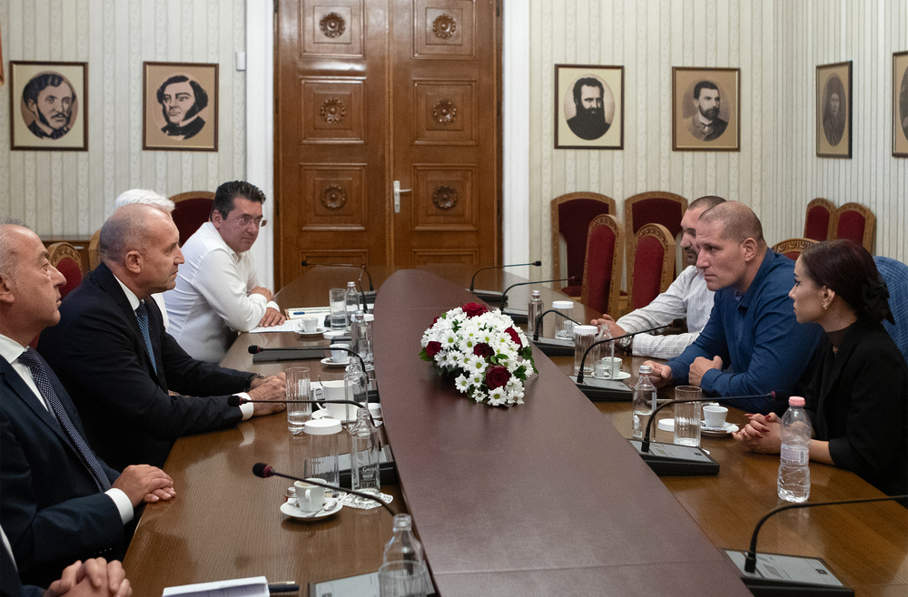 Президентът Румен Радев ще сезира компетентните органи във връзка със сигнали за нарушения и злоупотреби във ВМЗ-Сопот