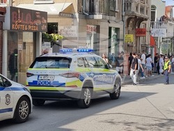 Шумен - учебна година - празнуващи ученици - полиция